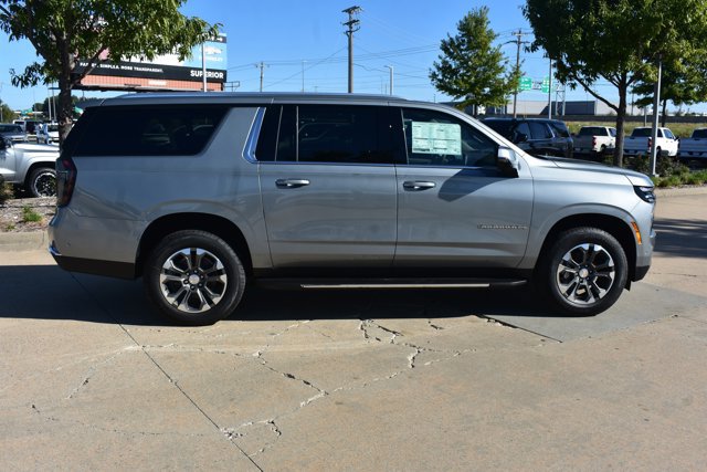 New 2026 Chevrolet Suburban LT w/ Comfort Package image 4