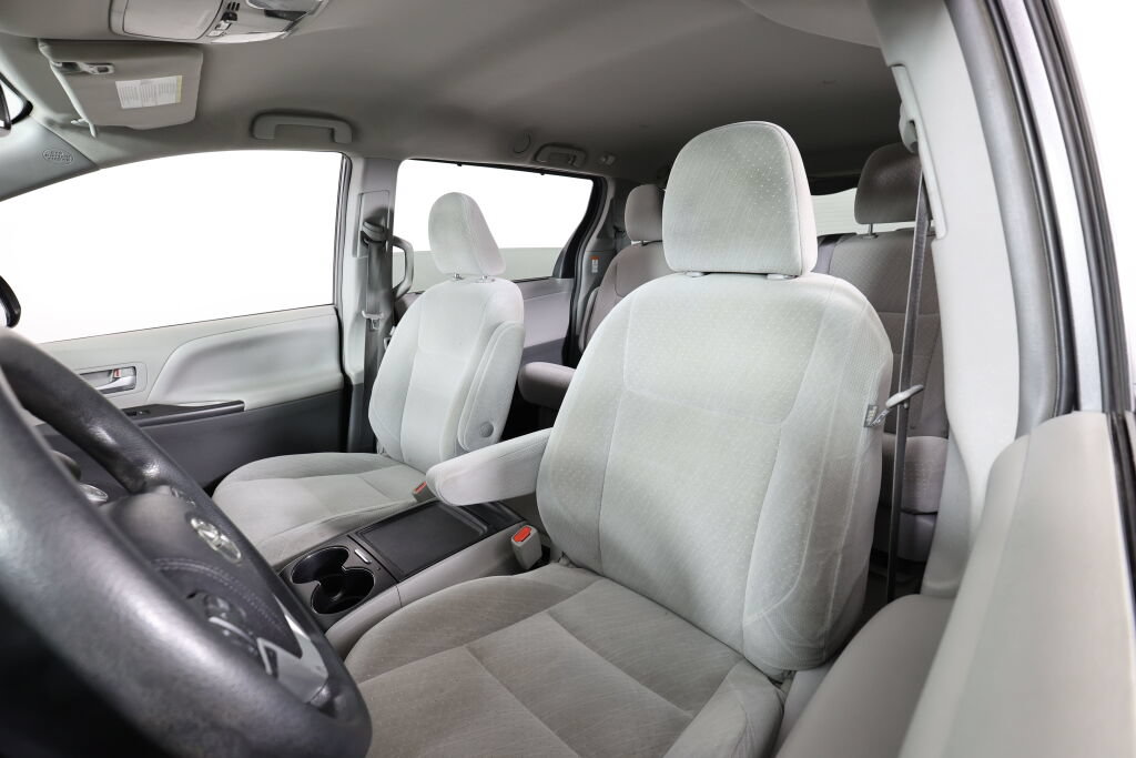 Used 2018 Toyota Sienna LE FWD image 11