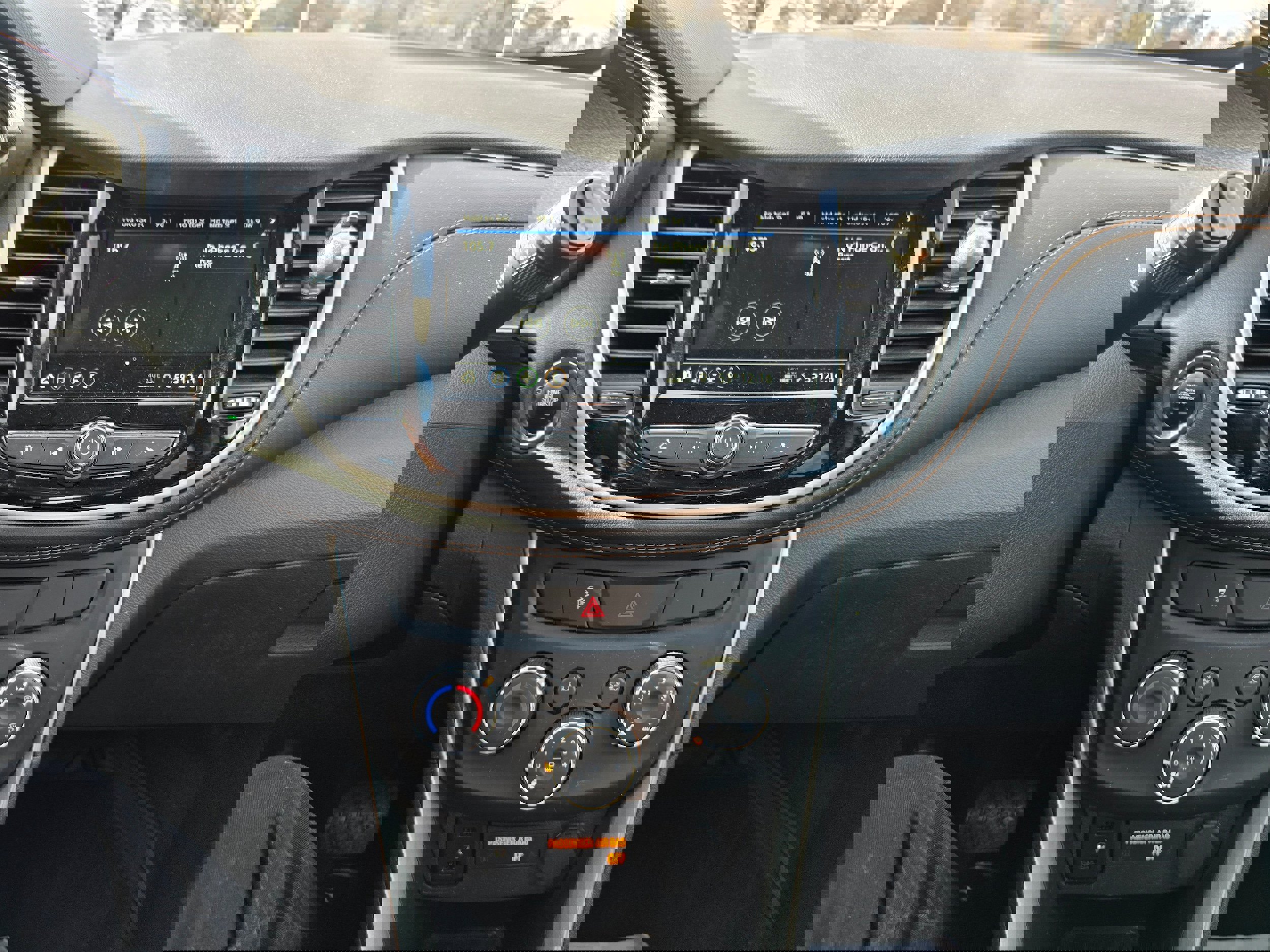 Used 2019 Chevrolet Trax LT w/ LT Convenience Package image 11