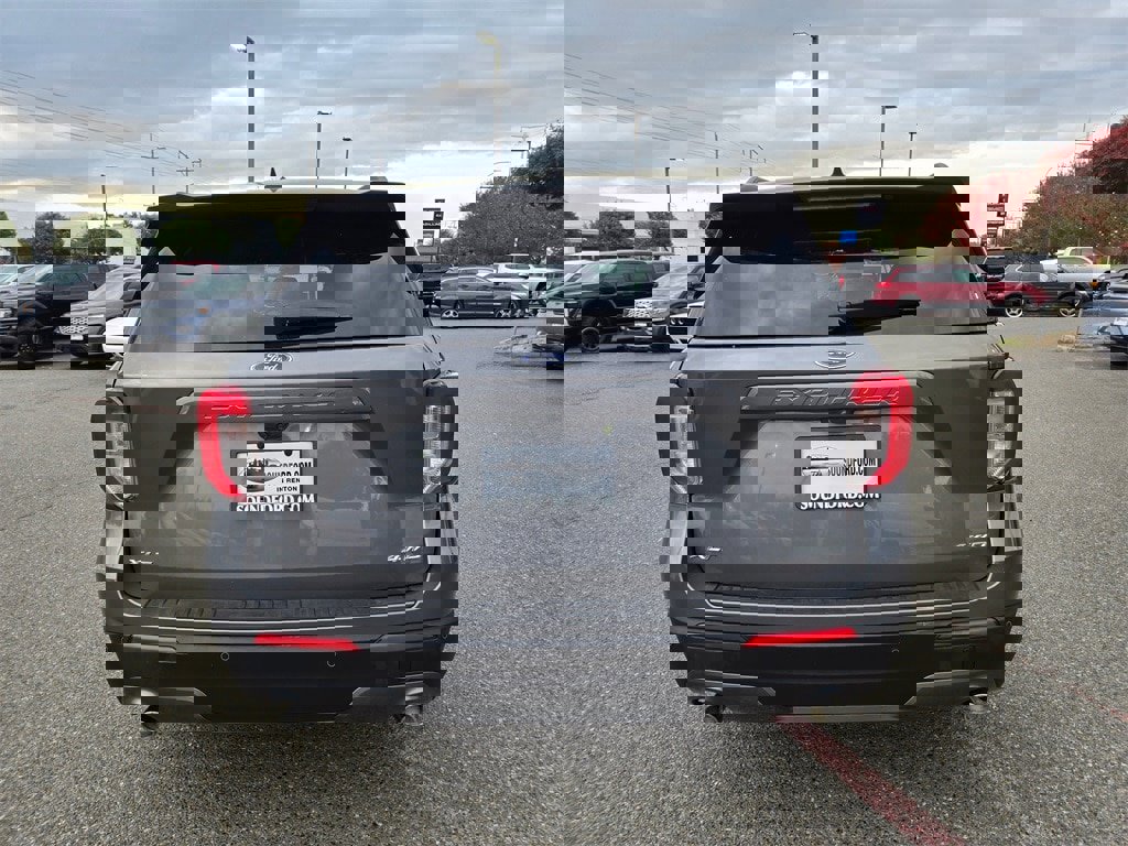 Used 2023 Ford Explorer XLT w/ Equipment Group 202A image 6