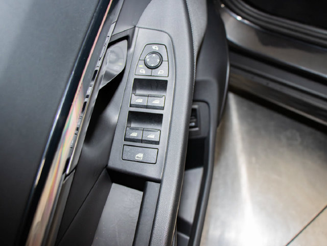 Used 2024 BMW i5 eDrive40i w/ Premium Package RWD image 12