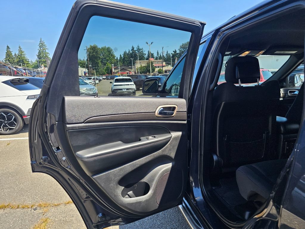 Used 2016 Jeep Grand Cherokee Laredo w/ Quick Order Package 23E AWD/4WD image 16