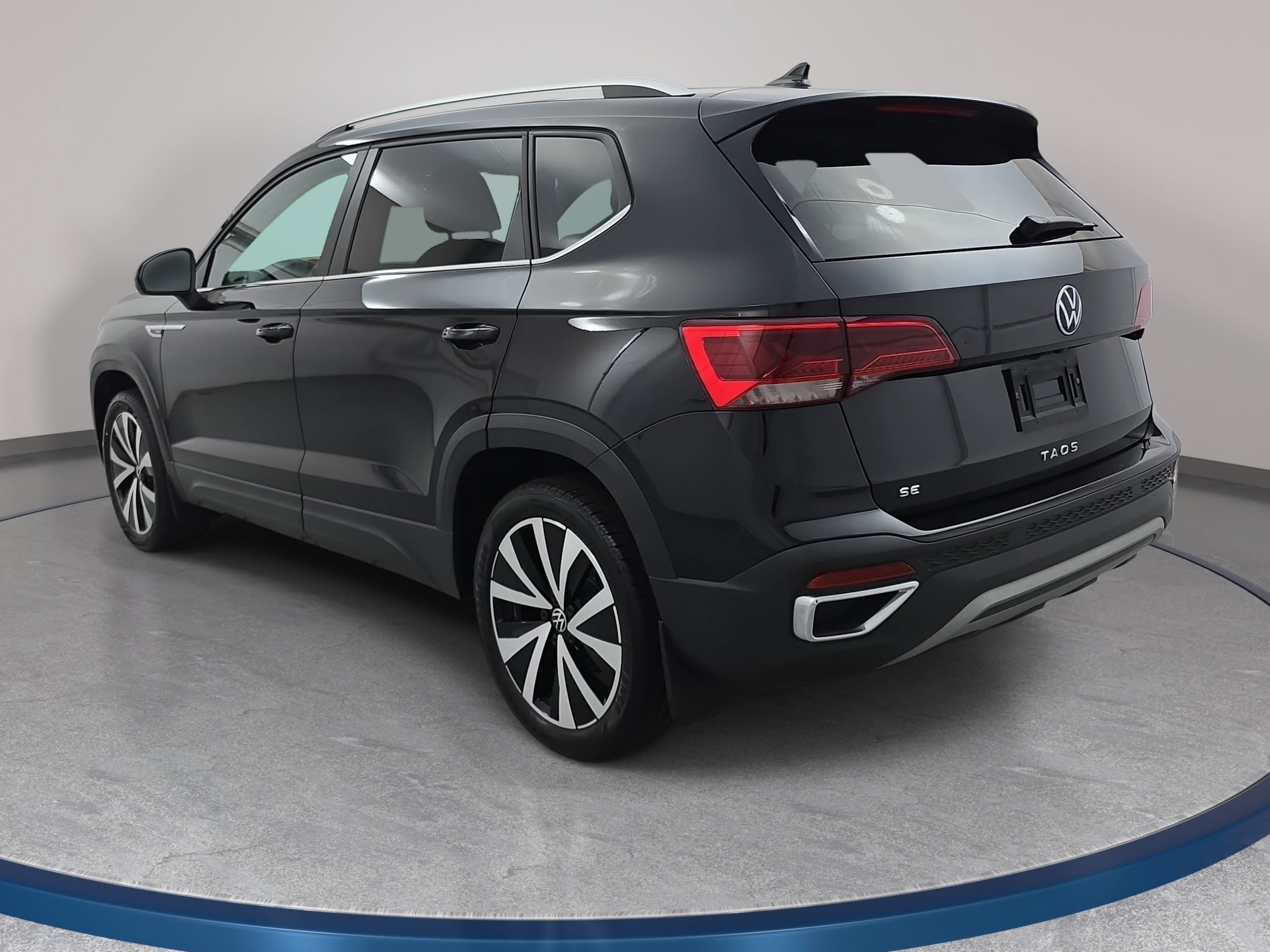 Certified 2023 Volkswagen Taos SE FWD image 7