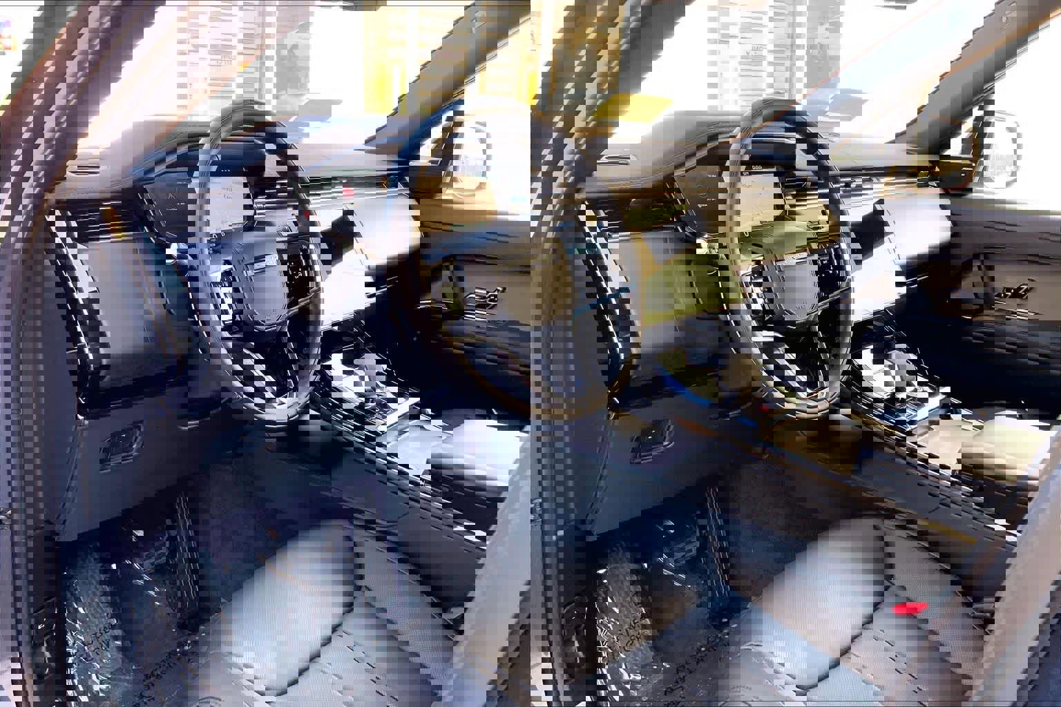 Used 2025 Land Rover Range Rover Sport SE image 16