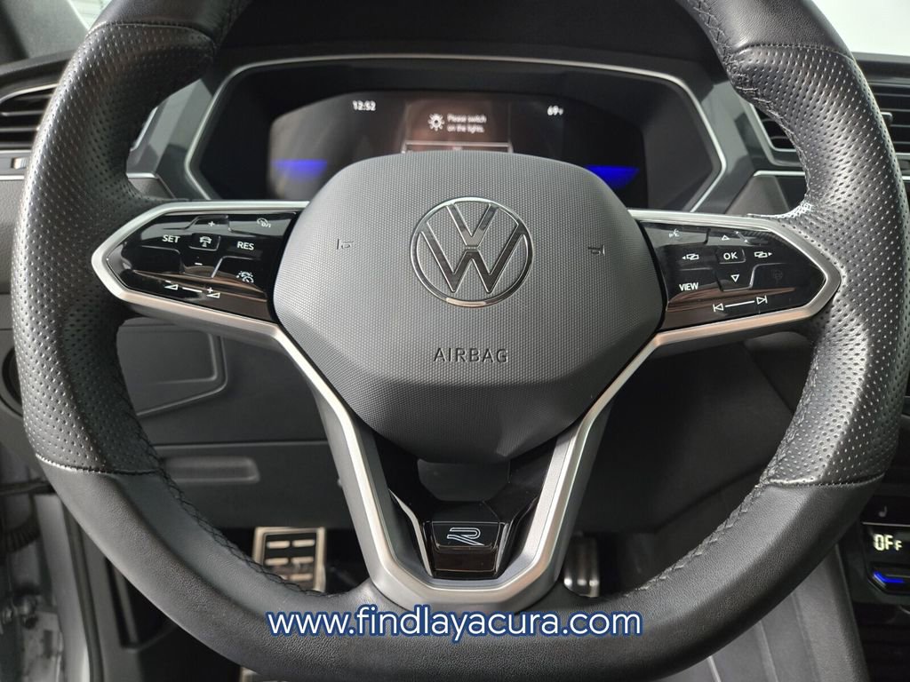 Used 2023 Volkswagen Tiguan SE R-Line image 22