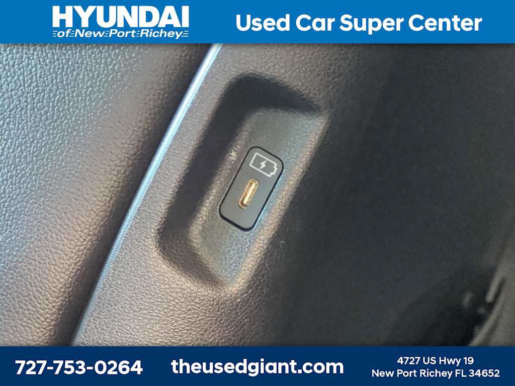 Used 2024 Hyundai Santa Fe Limited FWD image 16