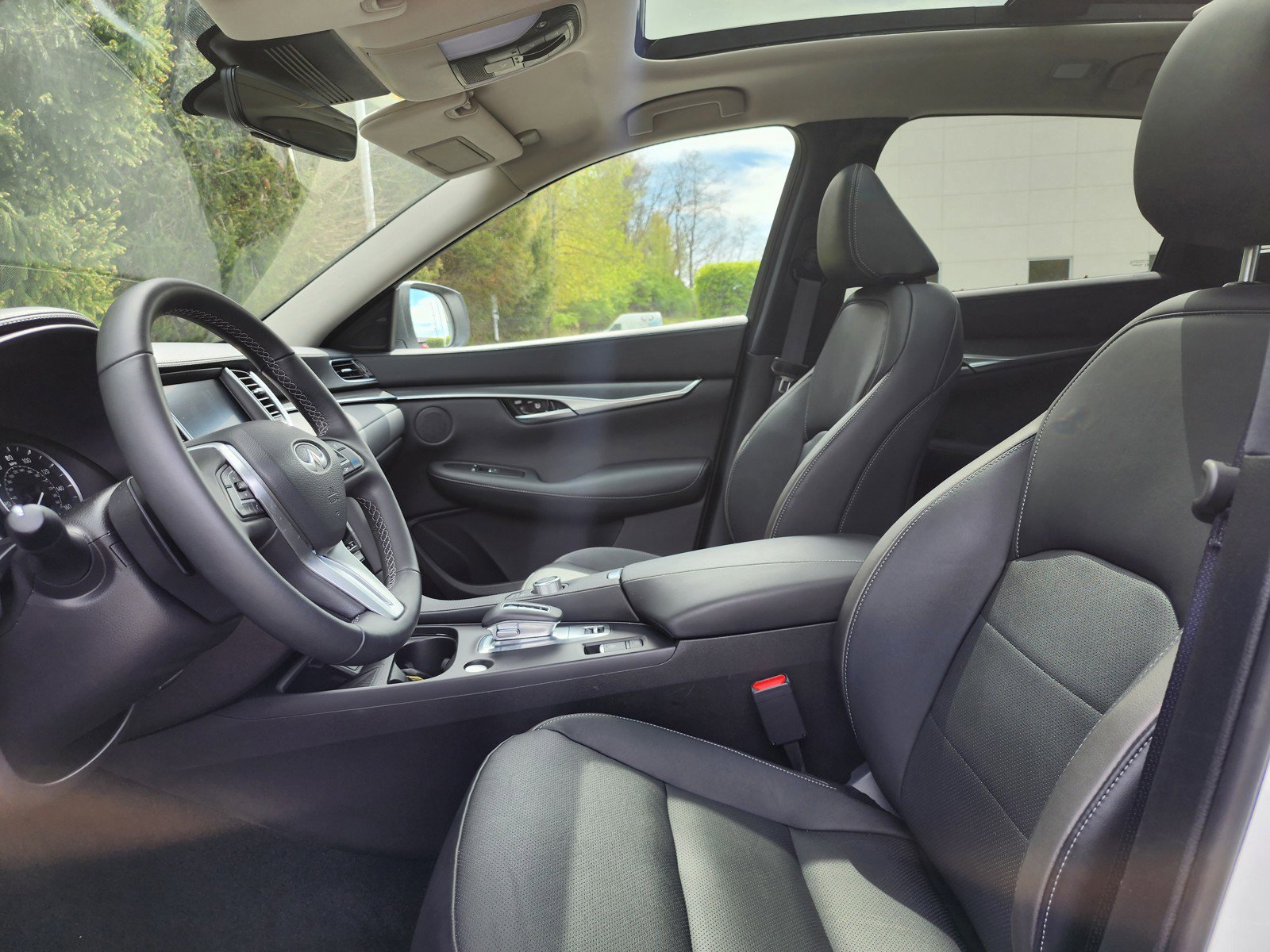 Certified 2025 INFINITI QX50 Luxe image 8