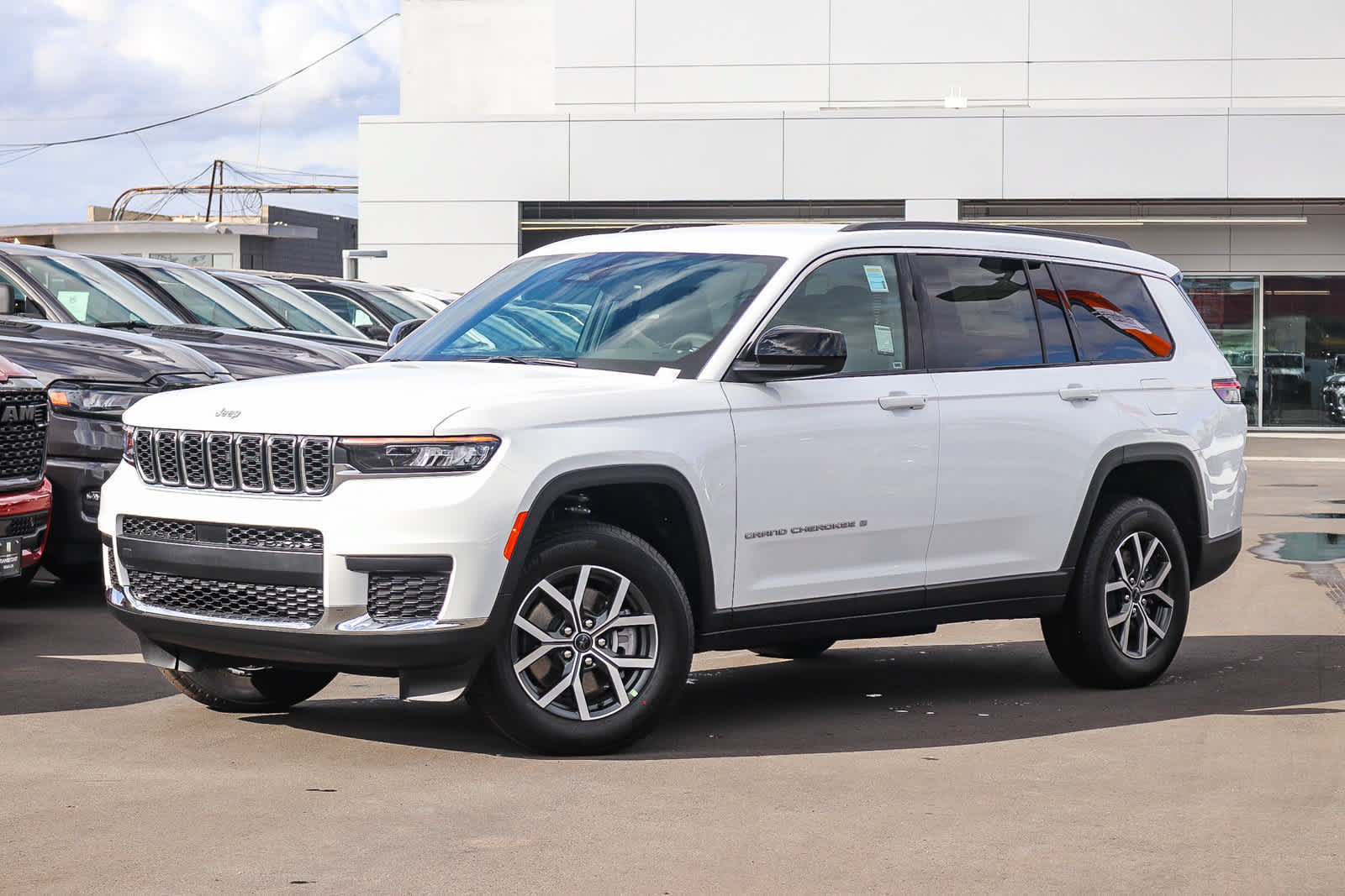 New 2027 Jeep Grand Cherokee L Laredo AWD/4WD image 1