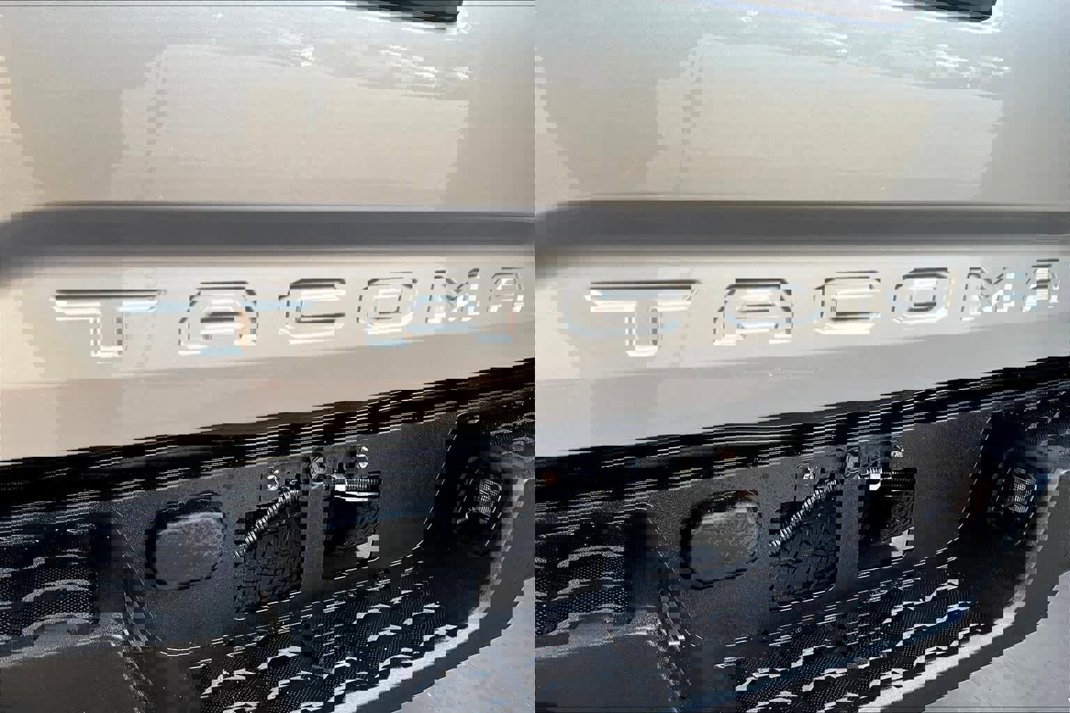 Used 2019 Toyota Tacoma SR image 8