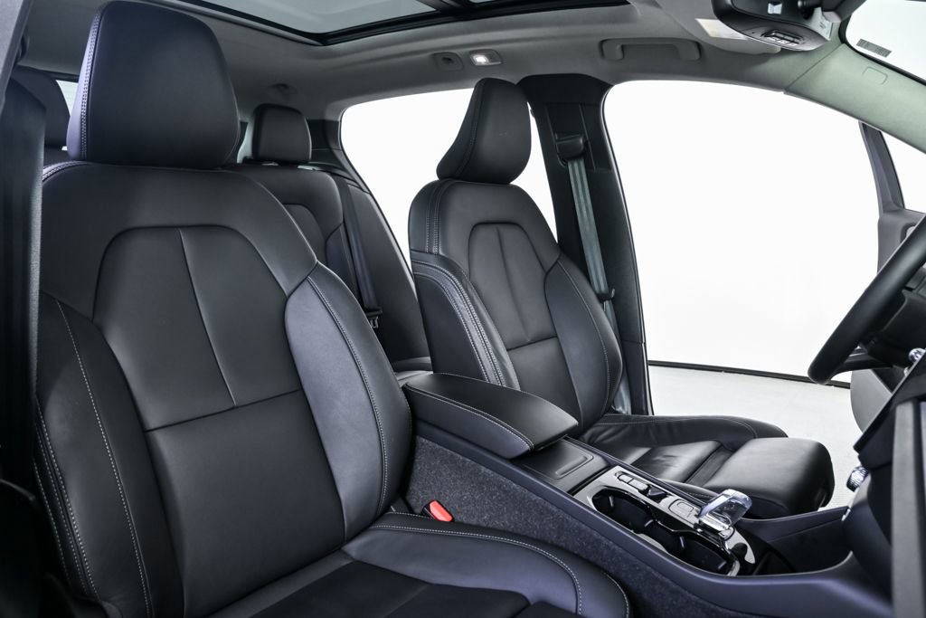 Certified 2025 Volvo XC40 B5 Plus image 23