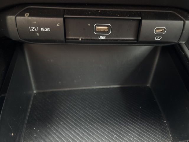 Used 2025 Kia Niro LX image 18