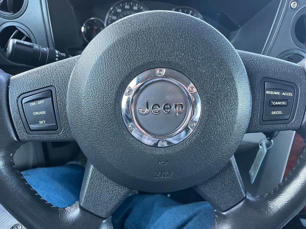 Used 2006 Jeep Commander Limited w/ Trailer Tow Group IV image 23