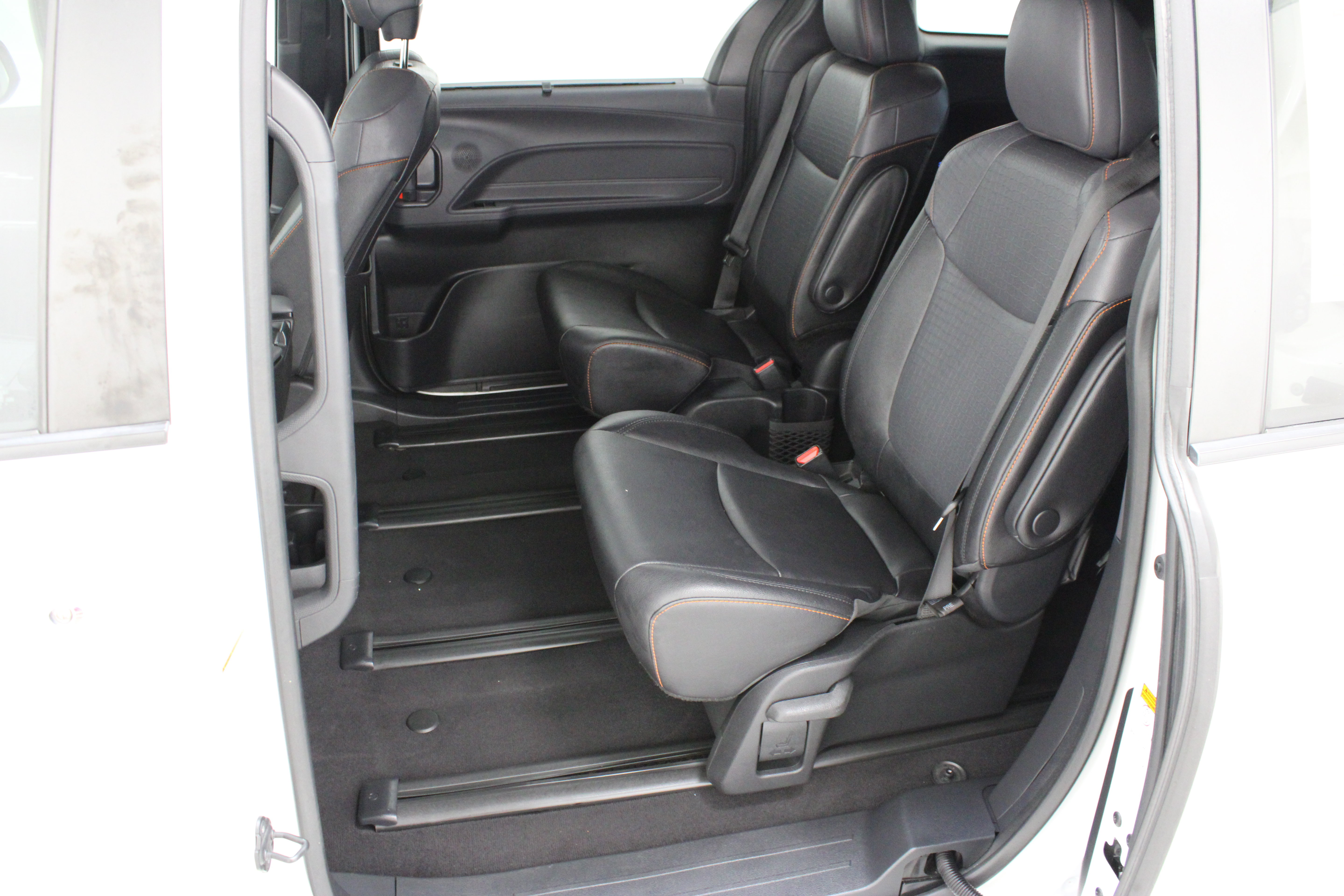 Used 2023 Toyota Sienna XSE FWD image 30