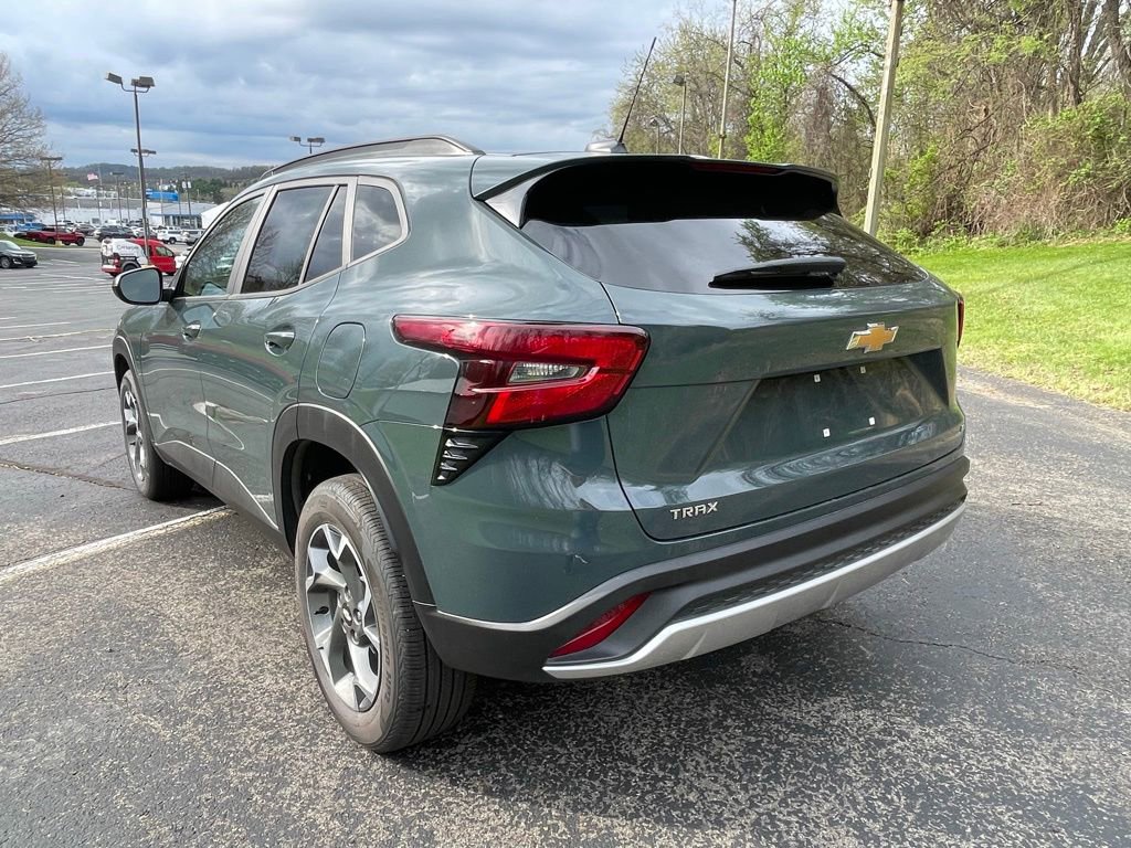 Certified 2025 Chevrolet Trax LT w/ LT Convenience Package image 5