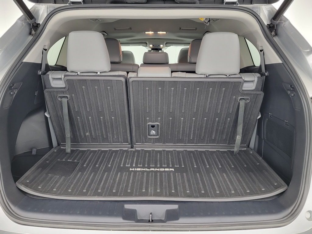 Used 2022 Toyota Highlander XLE AWD/4WD image 34