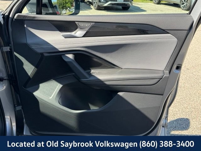 Used 2025 Volkswagen Tiguan SE AWD/4WD image 28