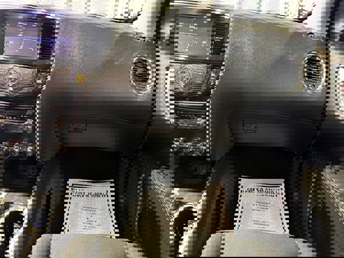 Used 2019 Nissan Pathfinder SV image 15