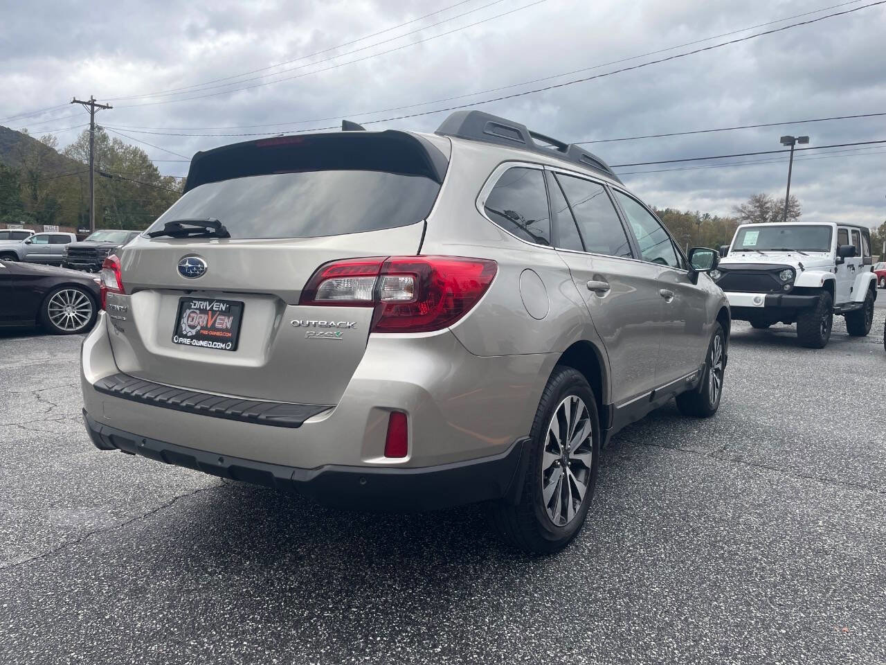 Used 2017 Subaru Outback 2.5i Limited image 9