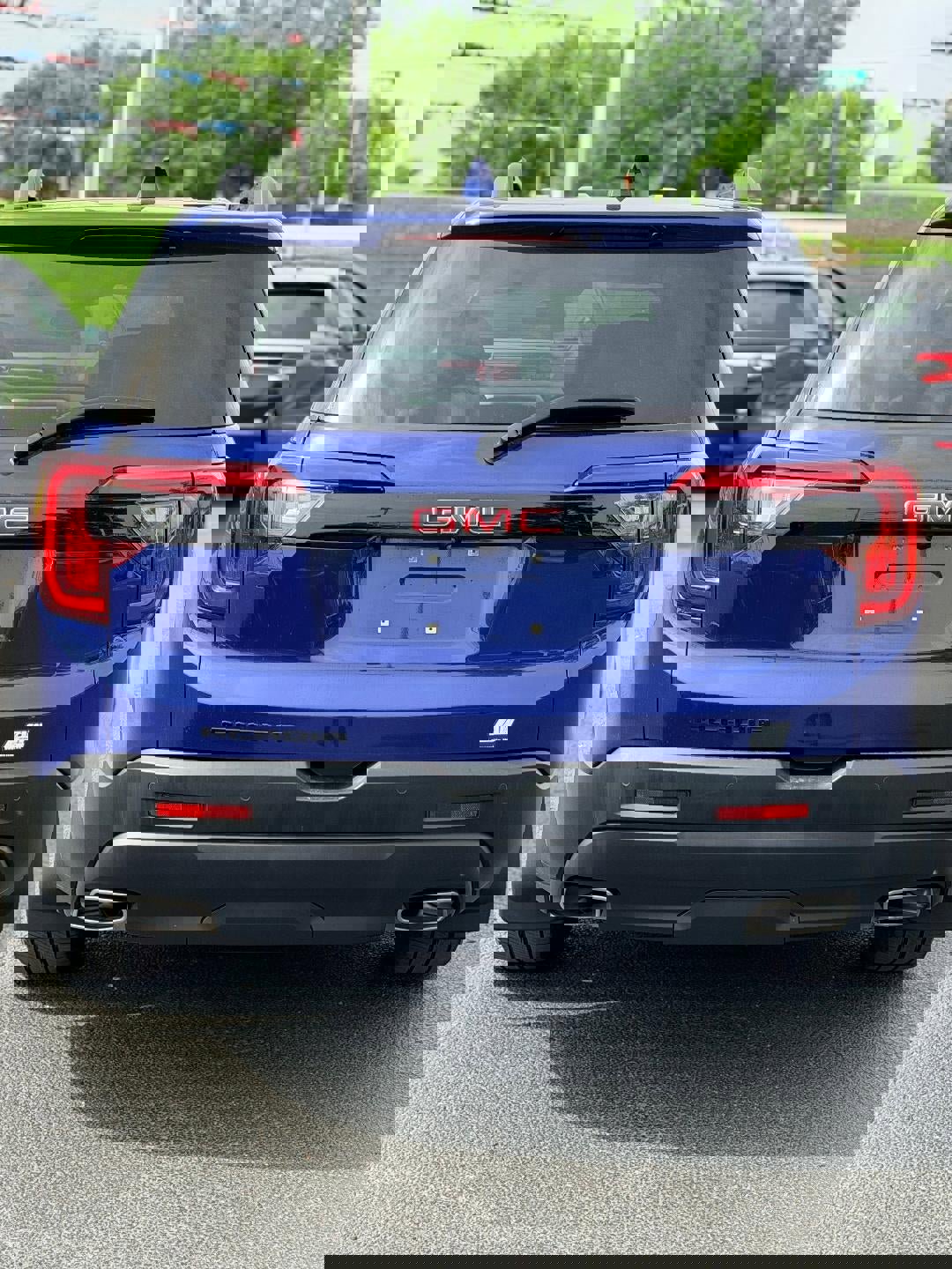 Used 2023 GMC Acadia SLT w/ Elevation Edition image 6