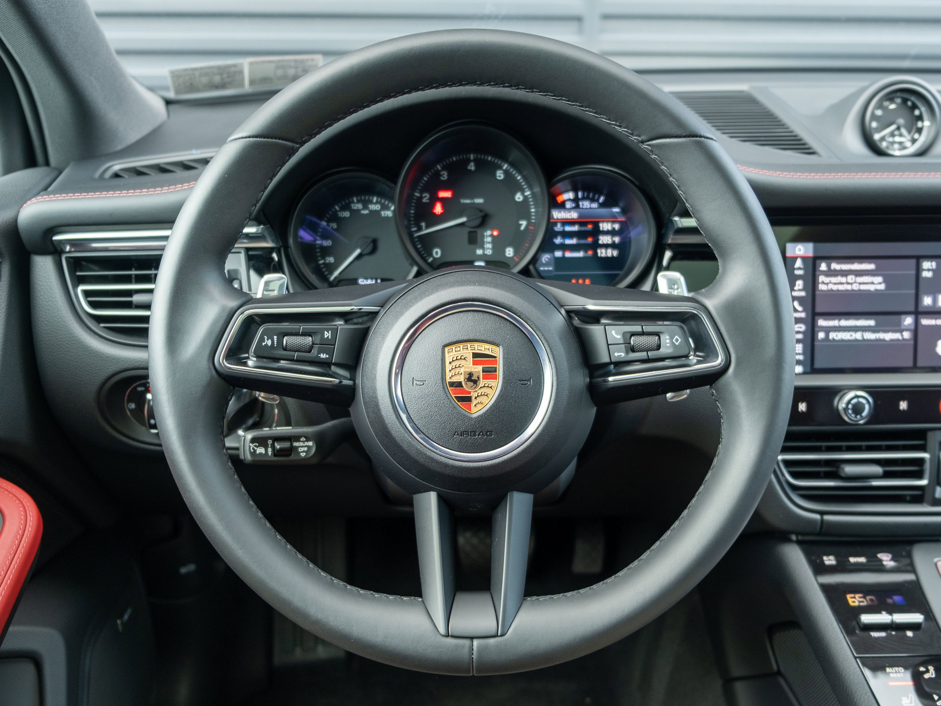 Certified 2025 Porsche Macan image 6