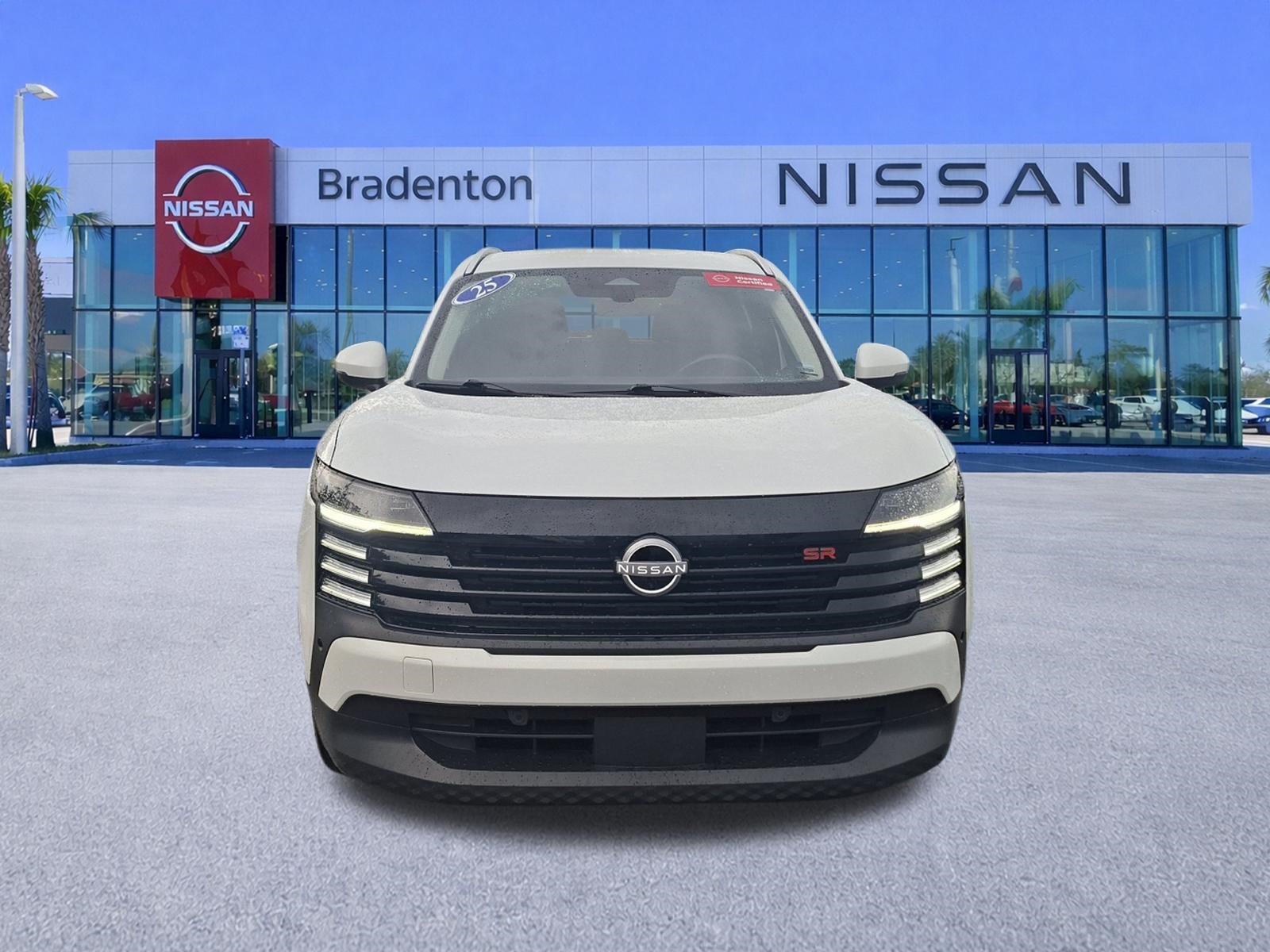 Used 2025 Nissan Kicks SR FWD image 2