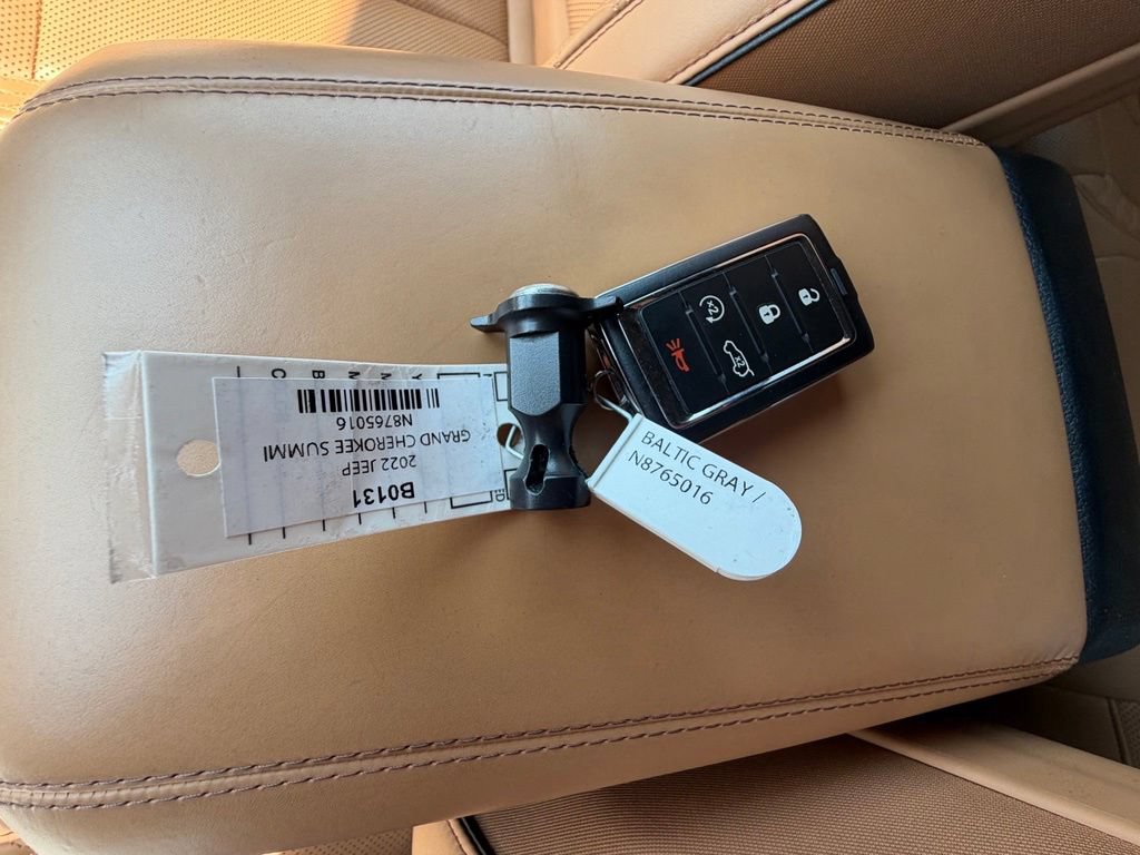 Used 2022 Jeep Grand Cherokee Summit AWD/4WD image 34