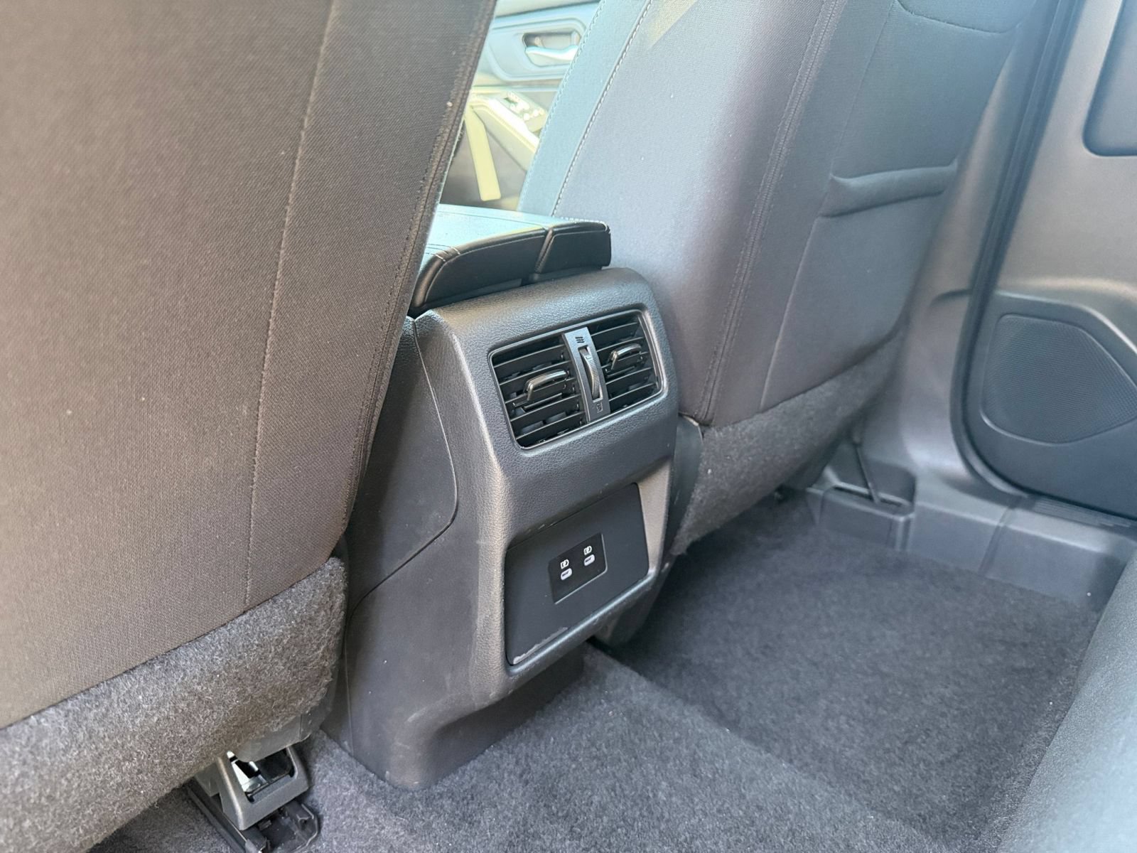 Used 2025 Nissan Rogue SV FWD image 24