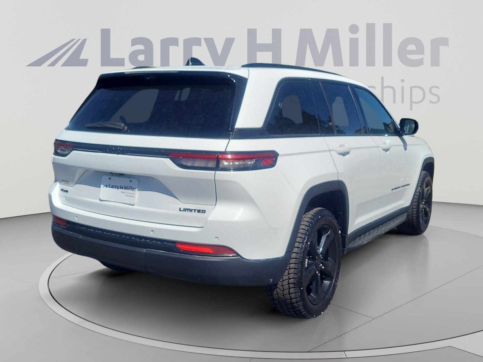 Used 2024 Jeep Grand Cherokee Limited w/ Luxury Tech Group II AWD/4WD image 5