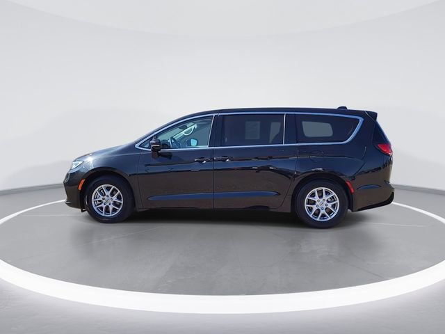 Used 2024 Chrysler Pacifica Touring-L image 5
