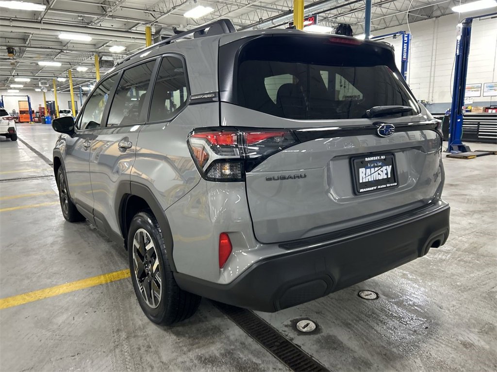 Used 2025 Subaru Forester Premium image 6