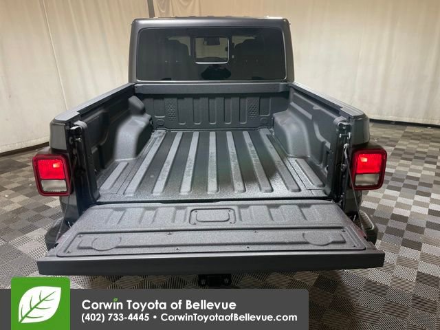 Used 2025 Jeep Gladiator Sport image 21