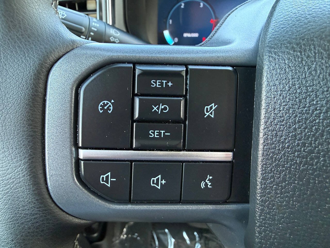 Used 2025 Ford F350 Lariat w/ FX4 Off-Road Package AWD/4WD image 41