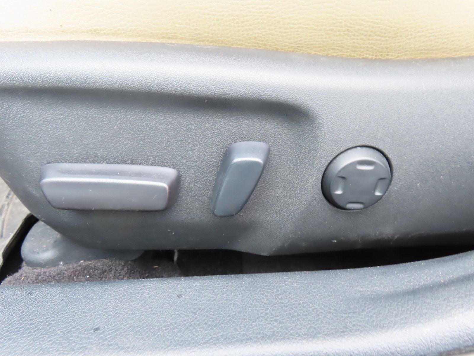 Used 2016 Toyota Avalon XLE Plus image 26