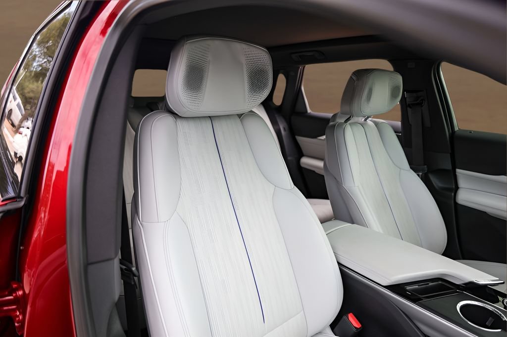 Certified 2024 Cadillac Lyriq Luxury RWD image 27