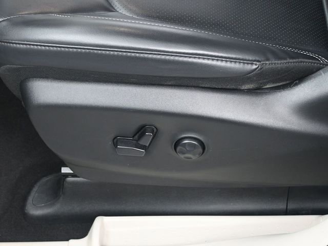 Used 2023 Chrysler Pacifica Touring-L image 11