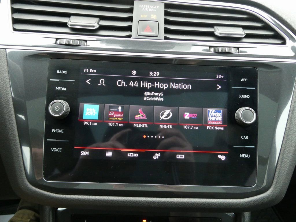 Used 2024 Volkswagen Tiguan SE R-Line image 25