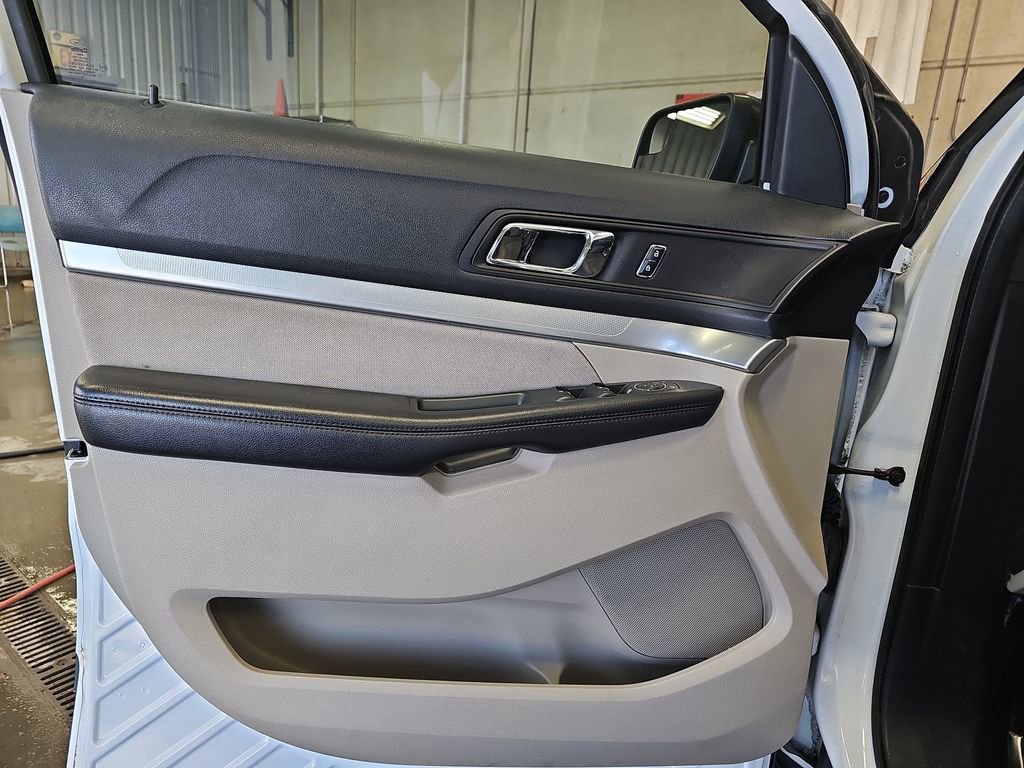 Used 2018 Ford Explorer FWD image 24