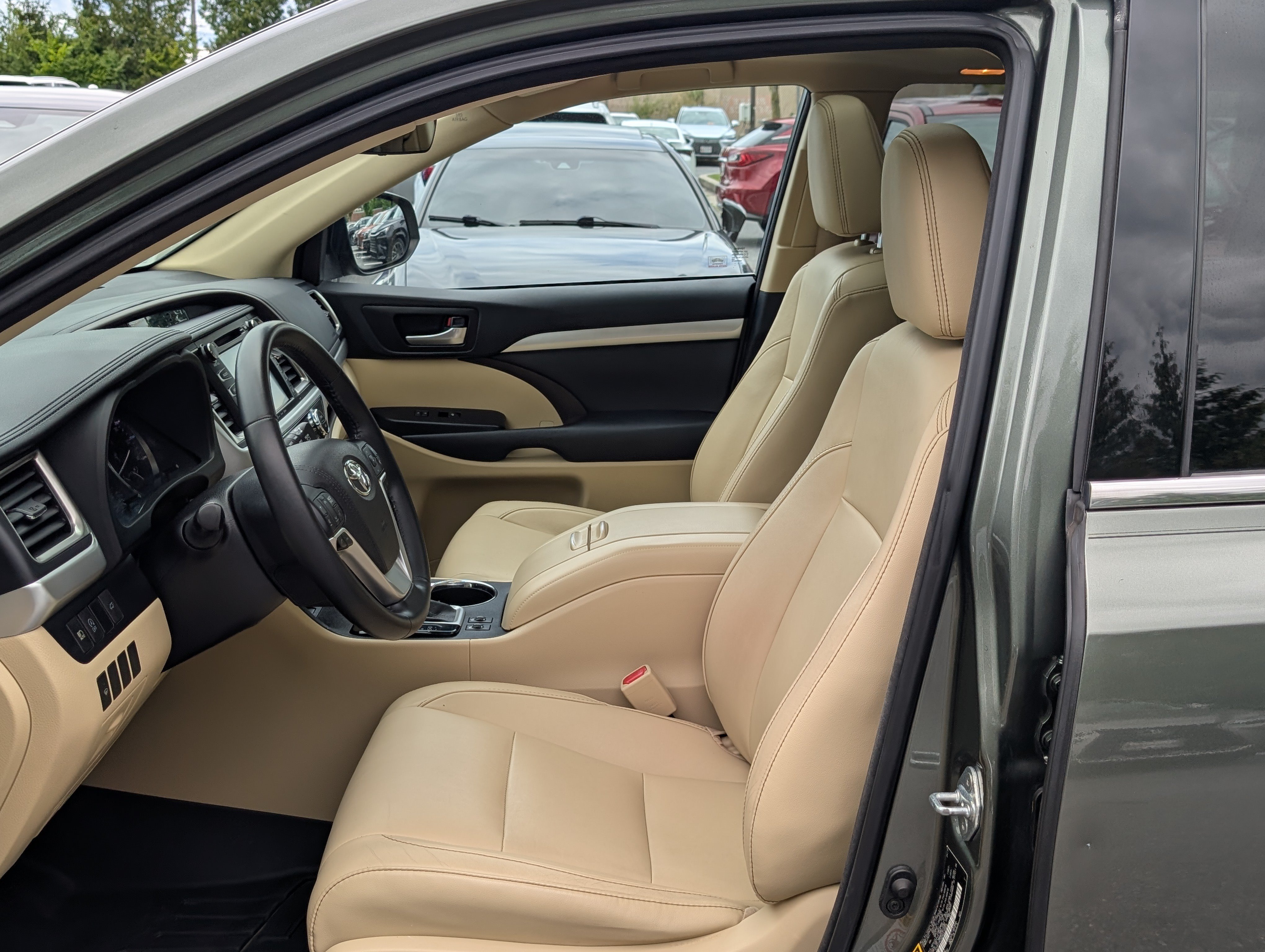Used 2017 Toyota Highlander XLE AWD/4WD image 17