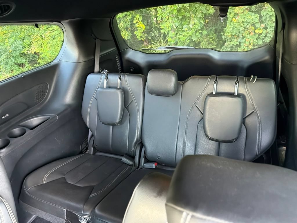 Used 2019 Chrysler Pacifica Touring-L Plus w/ S Appearance Package FWD image 13