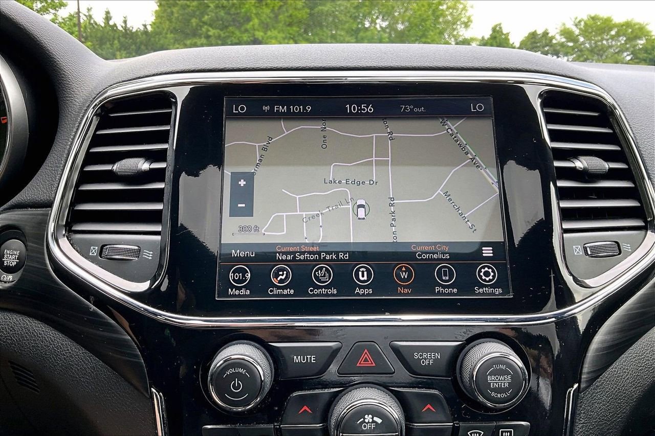 Certified 2022 Jeep Grand Cherokee Laredo X RWD image 13