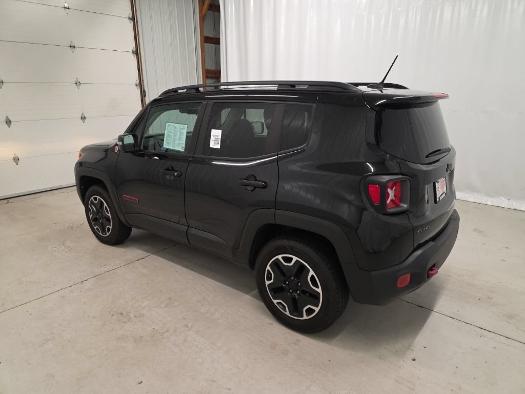Used 2017 Jeep Renegade Trailhawk AWD/4WD image 3
