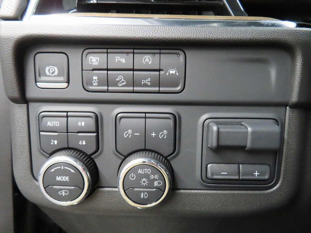 Used 2025 Chevrolet Suburban High Country AWD/4WD image 60