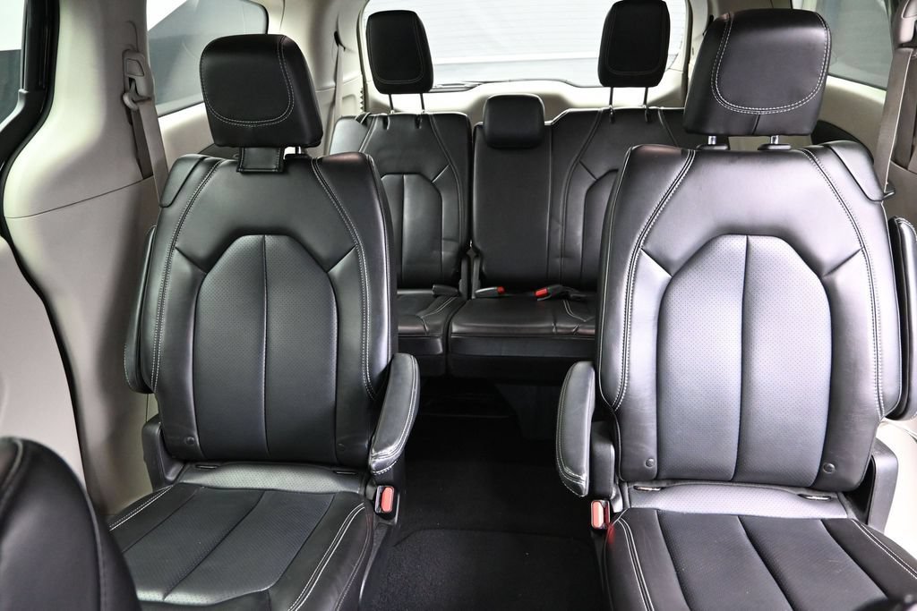 Used 2023 Chrysler Pacifica Touring-L FWD image 25