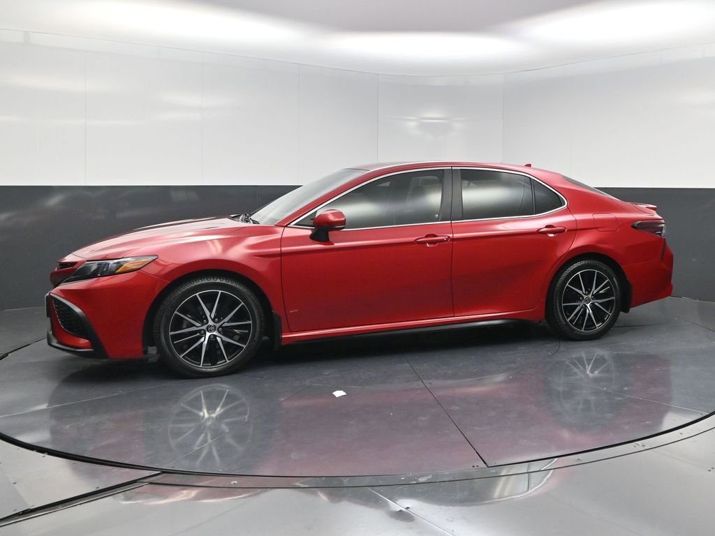 Used 2021 Toyota Camry SE image 3