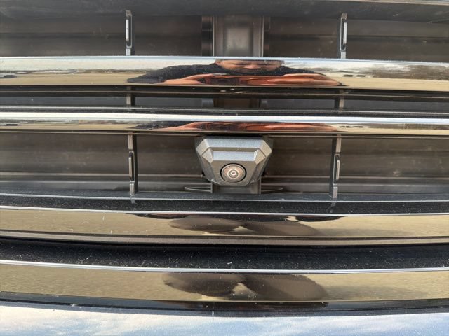 Used 2023 GMC Acadia SLT w/ Elevation Edition FWD image 9