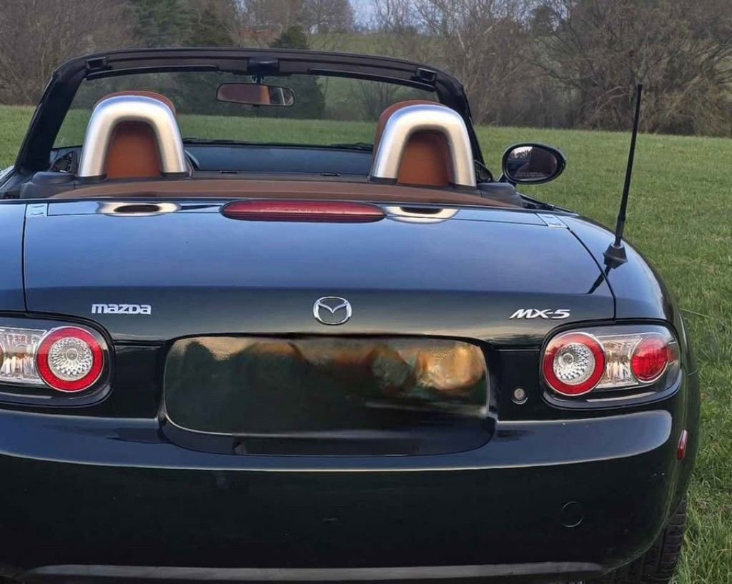 Used 2008 MAZDA MX-5 Miata Grand Touring w/ Premium Pkg image 3