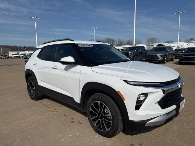 Used 2024 Chevrolet TrailBlazer LT w/ LT Cold Weather Package image 1