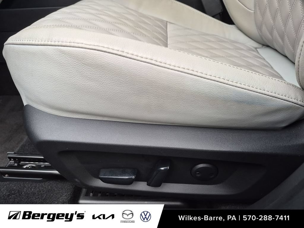 Used 2023 Mitsubishi Outlander SEL AWD/4WD image 13