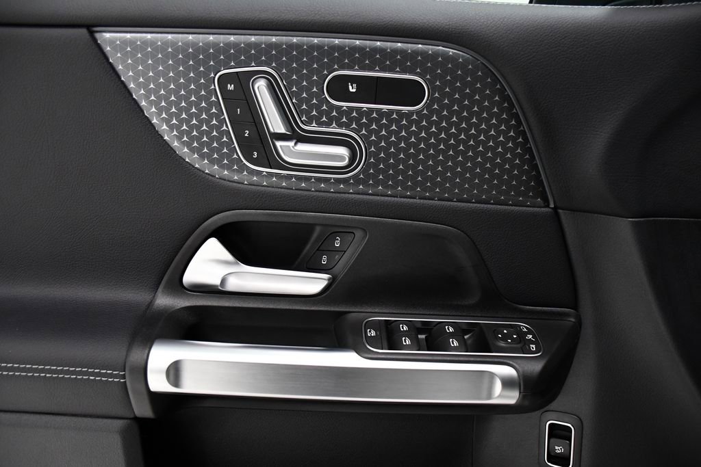 New 2026 Mercedes-Benz GLB 250 4MATIC image 14