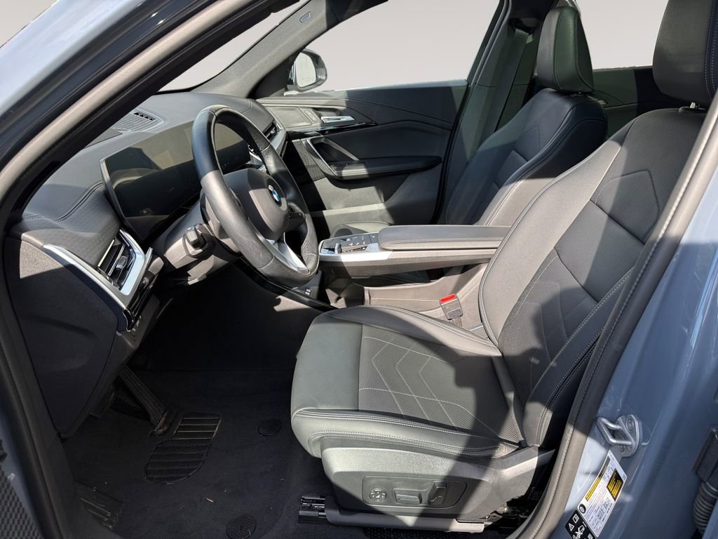 Certified 2025 BMW X2 xDrive28i AWD/4WD image 2